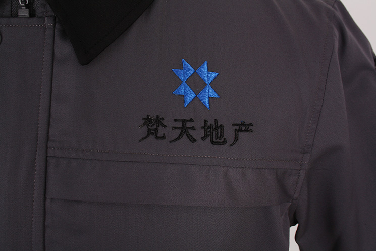 左前胸帶LOGO標(biāo)識